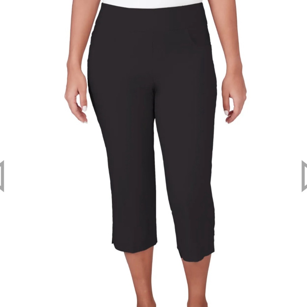 NWT RUBY RED CAPRIS